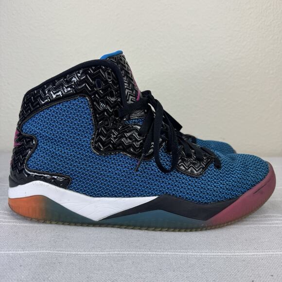 Athletic_Shoes